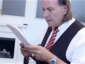 backsides BUERO - fabulous German milf pokes chief at the office