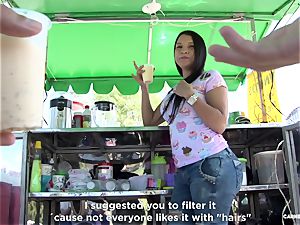 CARNE DEL MERCADO - Colombian babe greased up and penetrated